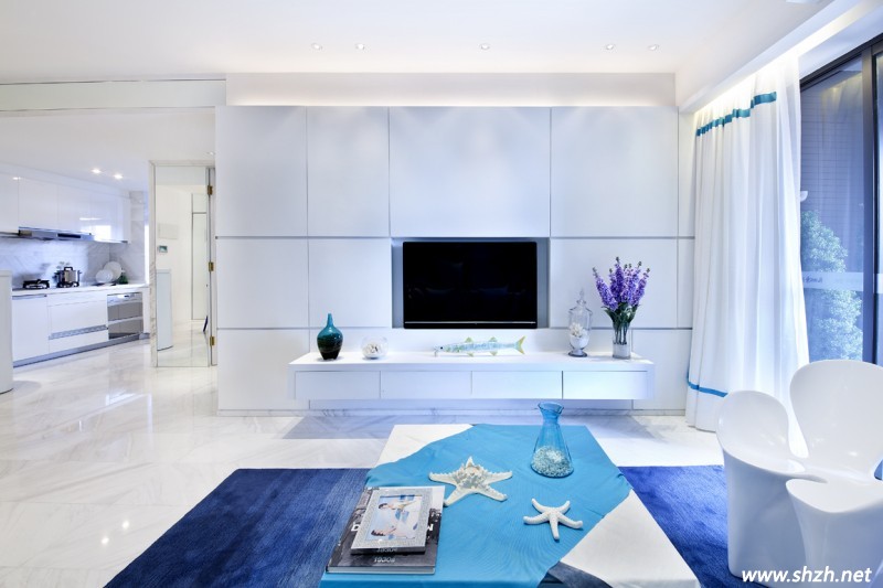 藍(lán)白地中?？蛷d裝修