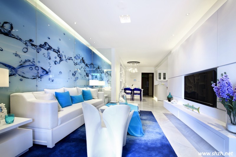 藍(lán)白地中?？蛷d裝修